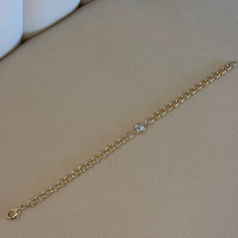 Elegant Gold Chain Bracelet with Crystal Accent
